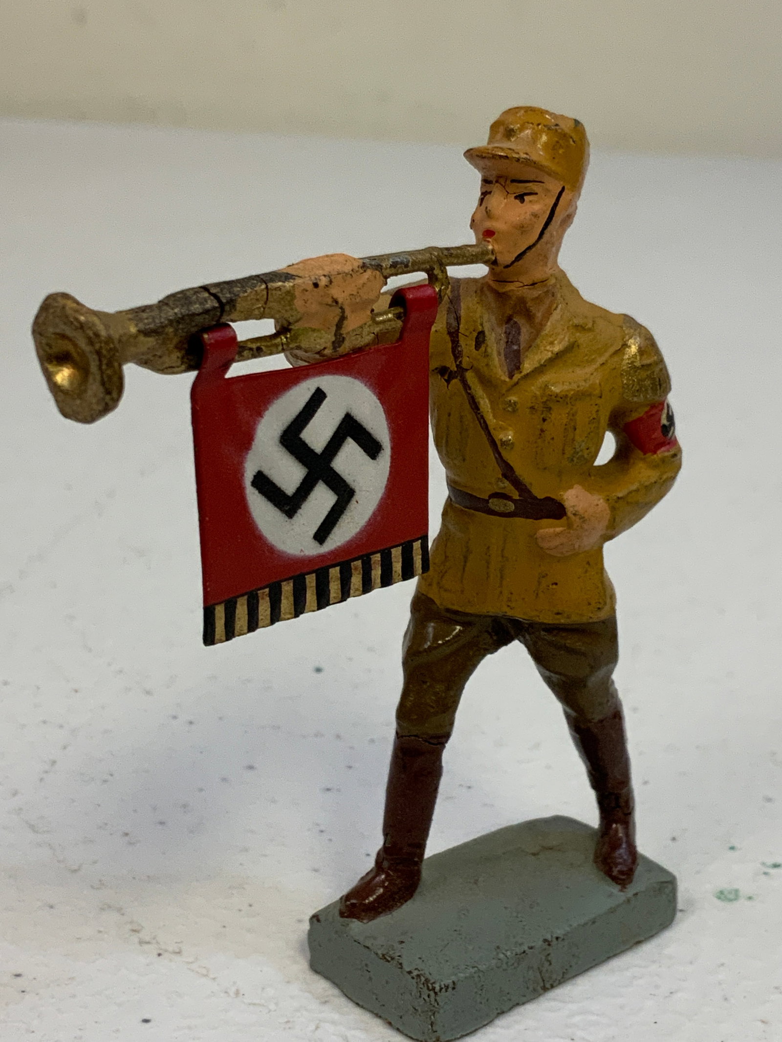 GERMAN NAZI PERIOD LINEOL / ELASTOLIN TOY SOLDIERS SA BROWN SHIRT: GERMAN NAZI PERIOD LINEOL / ELASTOLIN TOY SOLDIERS SA BROWN SHIRT