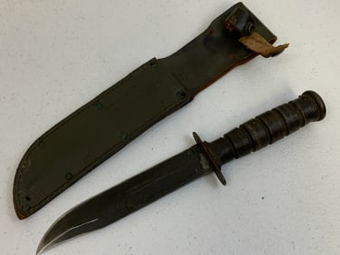 USA WWII US CAMILLUS USMC FIGHTING KNIFE WITH LEATHER SHEETH