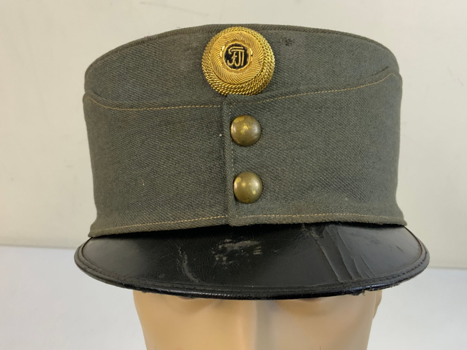 ANTIQUE K.U.K. AUSTRIA HUNGARY EMPIRE OFFICERS FIELD GRAY KEPI HAT: ANTIQUE K.U.K. AUSTRIA HUNGARY EMPIRE OFFICERS SERVICE FIELD GRAY KEPI HAT . VERY GOOD CONDITION FOR ITS AGE . NICE MAKER LOGO INSIDE. RARE TO FIND.