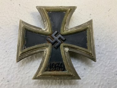 WWII GERMAN IRON CROSS 1st CLASS MEDAL SCREWBACK