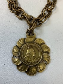 UNITED KINGDOM QUEEN VICTORIA JUBILEE CHAINED DECORATION