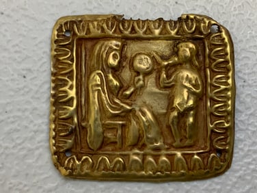 SCYTHIA GOLD GODDES TABITI DECORATING PLATE CA. 4TH CENT. B.C.