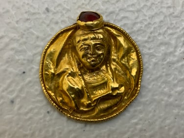 LATE ROMAN OR BYZANTINE CA. 4TH-6TH CENTURIES AD GOLD PENDANT