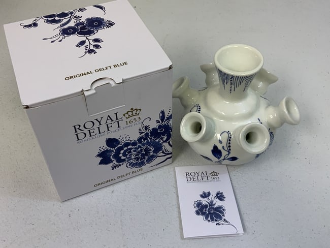 HOLLAND PORCELAIN AUTHENTIC ROYAL DELFT TRADITIONAL TULIP VASE: HOLLAND PORCELAIN AUTHENTIC ROYAL DELFT TRADITIONAL TULIP VASE . BEAUTIFUL TRADITIONAL PAINTED BLUE DESIGN DECORATED PIECE FROM DEFT HOLLAND . COMES WITH CERTIFICATE OF AUTHENTICITY AND ORIGINAL BOX. 