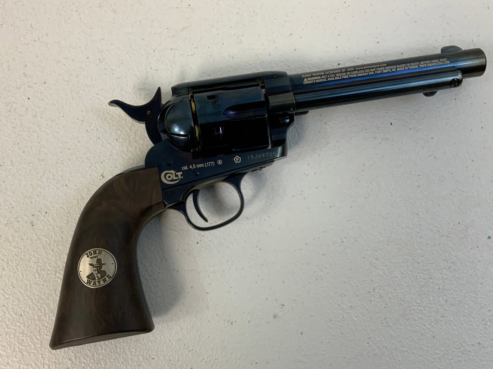 JOHN WAYNE DUKE COLT SINGLE ACTION HISTORIC BB REVOLVER: JOHN WAYNE DUKE COLT SINGLE ACTION HISTORIC BB REVOLVER BY COLT. .177 CALIBER. CO2 POWERED. ALL BLUED METAL WITH COMPOSITE GRIPS. BEAUTIFUL BB GUN. COMES WITH ORIGINAL BOX AND MANUAL AS WELL AS RELOAD