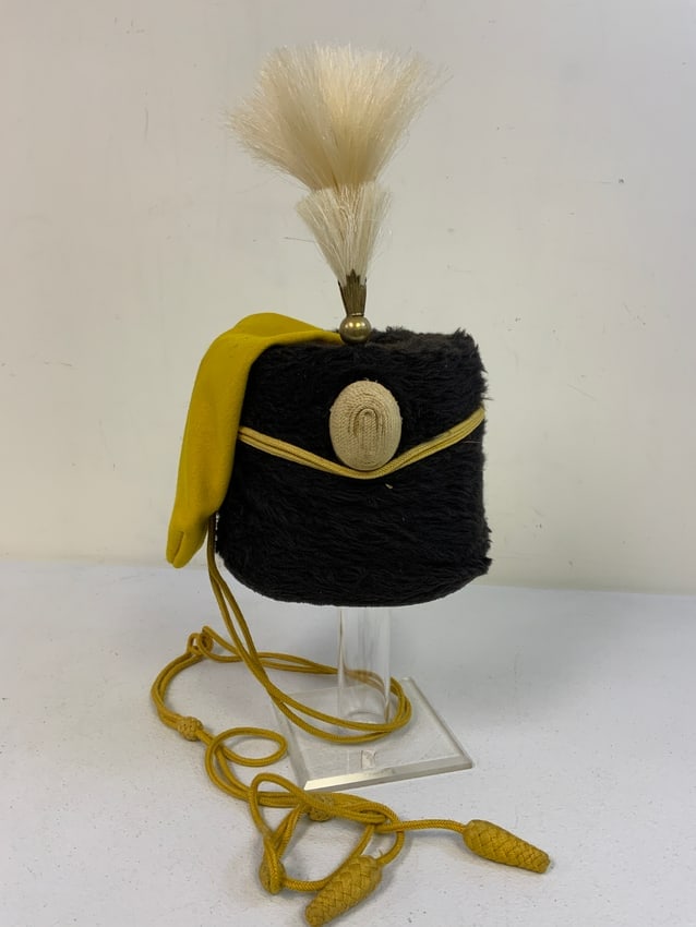 ANTIQUE BRITISH HUSSAR BUSBY FUR HAT: EARLY 20th CENTURY BRITISH HUSSAR BUSBY FUR HAT. GREAT CONDITION WITH ORIGINAL CORDS AND PLUMAGE .