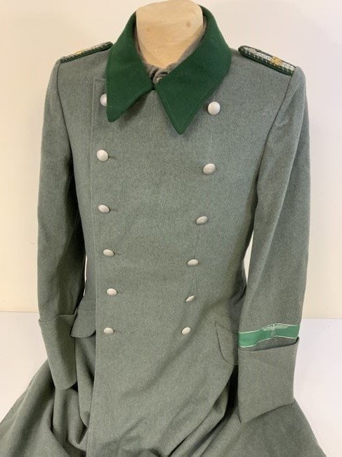 WWII GERMAN ZOLL CUSTOMS OFFICER UNIFORM GREATCOAT: WWII GERMAN ZOLL CUSTOMS OFFICER UNIFORM GREATCOAT . RARE ITEM . IN PRISTINE CONDITION . COMPLETE WITH CUSTOMS OFFICIAL SHOULDER BOARDS AND CUFF TITLE. NICE FULLY LINED INSIDE .