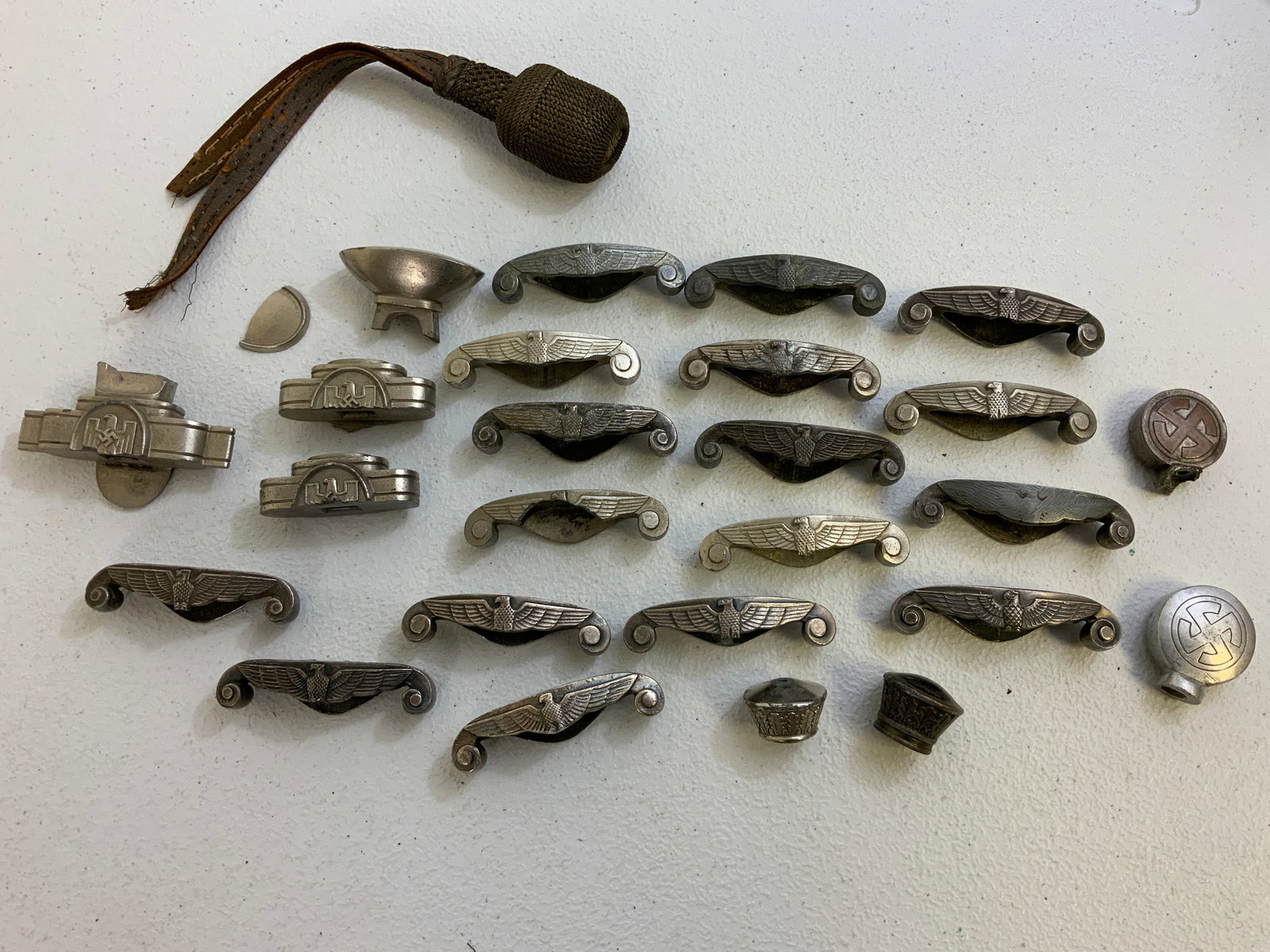 GERMANY THIRD REICH LARGE LOT OF DAGGER PARTS: GERMANY THIRD REICH LARGE LOT OF DAGGER PARTS . ALL DENAZIFIED OR DAMAGED. GOOD FOR STUDYING DIFFERENT TYPES OF FITTINGS. ALL NAZI PERIOD MADE.