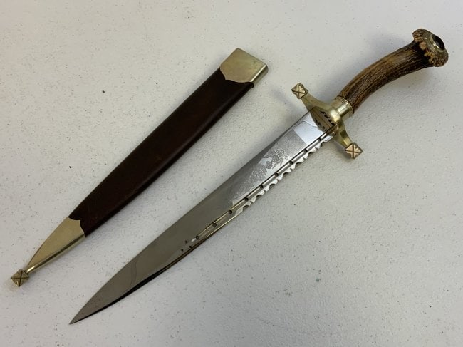 SCOTTISH DIRK DAGGER WITH STAG GRIP AND ETCHED BLADE: NICE LARGE SCOTTISH DIRK DAGGER . THIS IS A BEAUTIFUL PIECE ! VERY HIGH QUALITY MADE WITH STAG GRIP. ETCHED PIERCED DAGGER BLADE WITH MAKER MARK. BROWN LEATHER SCABBARD WITH BRASS FITTINGS . 18" LONG 