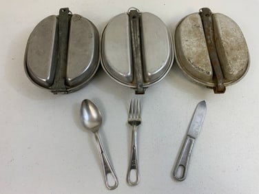 WWII  M-1943 US ARMY MESS KITS WITH UTENSILS