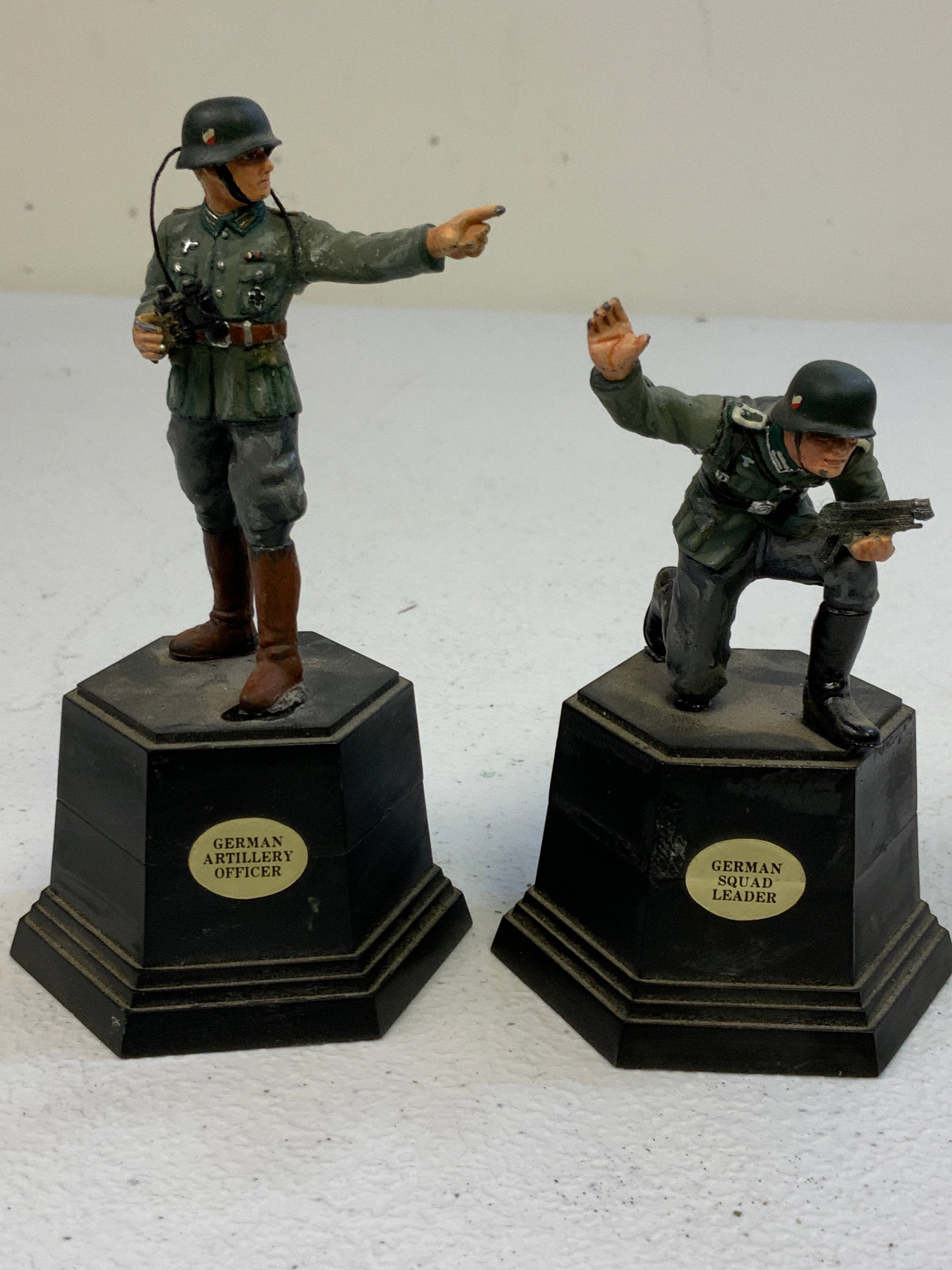 VINTAGE WWII GERMAN LEAD SOLDIERS FIGURES ON DISPLAY STANDS: VINTAGE WWII GERMAN LEAD SOLDIERS FIGURES ON DISPLAY STANDS . 2 X 1 1/2 STAND . 3" TALL FIGURES.