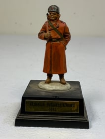 VINTAGE WWII SOVIET RUSSIAN INFANTRY MAN LEAD SOLDIER FIGURE ON DISPLAY STAND