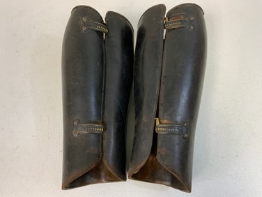 WWII GERMAN OFFICERS MATCHED PAIR OF LEATHER GAITERS.
