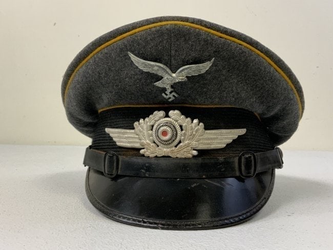 WWII GERMAN LUFTWAFFE NAMED FLIGHT NCO OFFICER VISOR CAP: WWII GERMAN LUFTWAFFE FLIGHT NCO OFFICER VISOR CAP . NICE AND CLEAN CONDITION. NAMED INSIDE LEATHER SWEAT BAND AND INK STAMPED FOR THE LUFTWAFFE UNIT.SIZE ABOUT 57 . GREAT EXAMPLE.