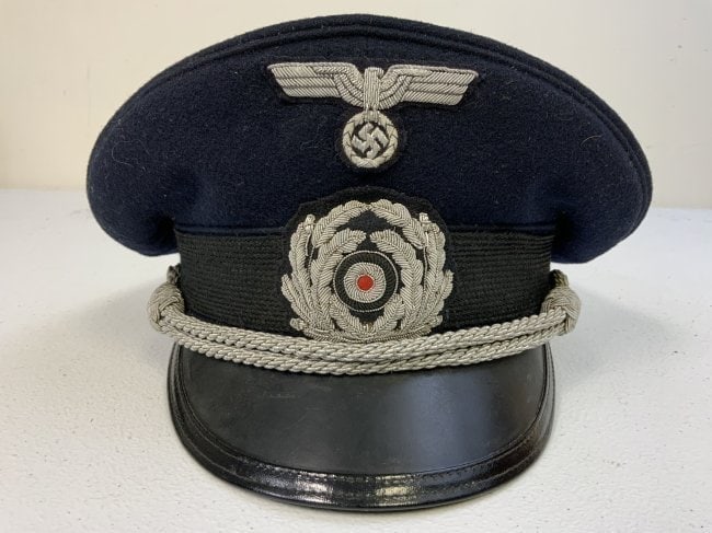 WWII GERMAN NAVY KRIEGSMARINE BLUE TOP ADMINISTRATIVE OFFICER VISOR HAT: WWII GERMAN NAVY KRIEGSMARINE BLUE TOP ADMINISTRATIVE OFFICER VISOR HAT. VERY RARE AND IN GREAT CONDITION. SILVER BULLION INSIGNIA AND CHIN CORDS. NICE AND CLEAN INSIDE. SIZE ABOUT 57