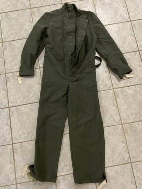 WWII GERMAN NAVY KRIEGSMARINE COLD WEATHER GRAY CANVAS OVERALLS MINT 1942 DATED: WWII GERMAN NAVY KRIEGSMARINE COLD WEATHER GRAY CANVAS OVERALLS . FULLY LINED WITH THICK GRAY WOOL TYPE MATERIAL . MINT CONDITION , NEVER USED OR ISSUED . MAKER MARKED INSIDE AND 1942 DATED . RARE FIN