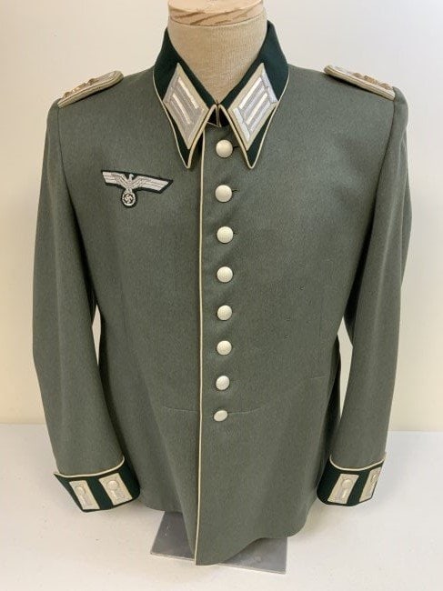 WWII GERMAN NAMED INFANTRY OFFICER DRESS WAFFENROCK UNIFORM TUNIC: WWII GERMAN NAMED INFANTRY OFFICER DRESS UNIFORM TUNIC WAFFENROCK. BEAUTIFUL EXAMPLE. NICE AND CLEAN HIGH QUALITY WOOL. FULLY LINED WITH SILK LIKE MATERIAL . TAYLOR LABEL INSIDE AND NAME LABEL INSIDE 