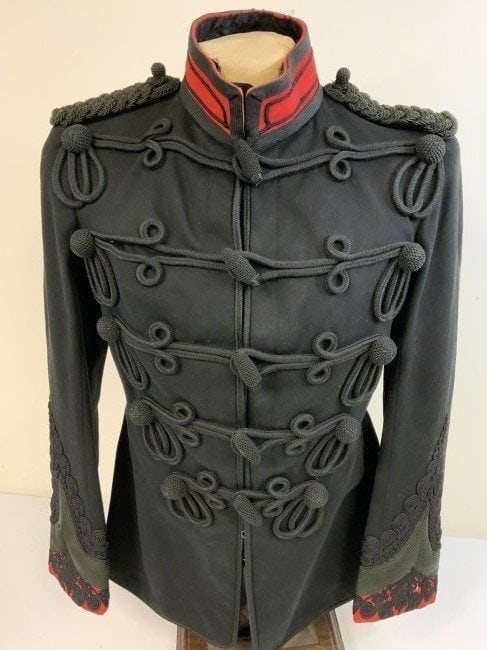 ANTIQUE VICTORIAN ERA BRITISH HUSSAR PELISSE BLACK TUNIC: ANTIQUE VICTORIAN ERA BRITISH HUSSAR PELISSE BLACK TUNIC . GREAT CONDITION FOR ITS AGE . NICE TO DISPLAY.