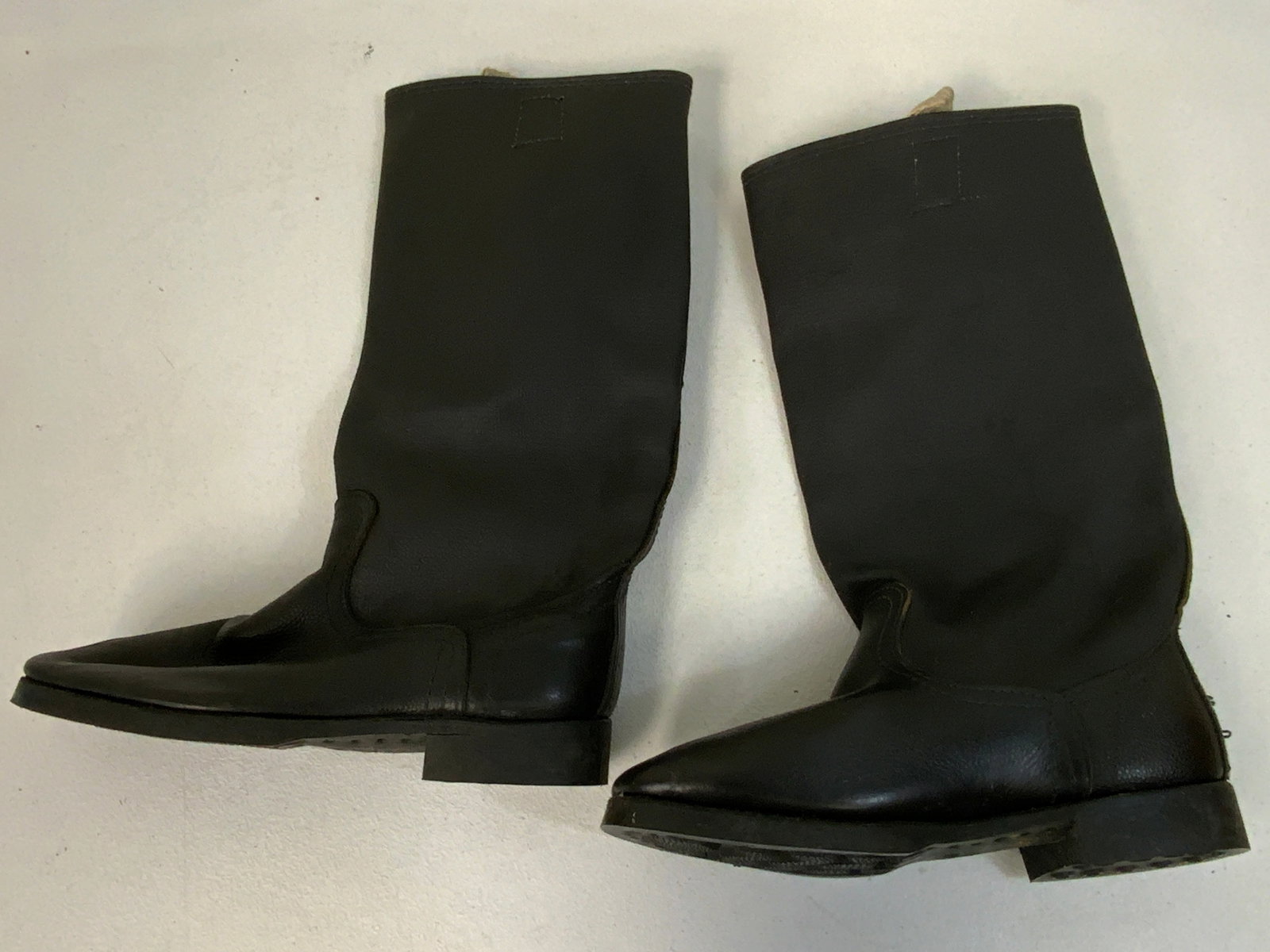 USSR SOVIET SOLDIER HIGH MARCHING BOOTS: USSR SOVIET SOLDIER HIGH MARCHING BOOTS . NEVER ISSUED. SIZE 42 . 16" TALL.