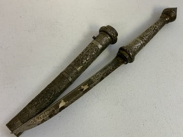 ANTIQUE BURMESE DHA SHORT SWORD WITH EXQUISITE DECORATED BLADE