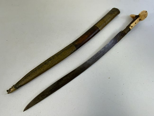 ANTIQUE OTTOMAN TURKISH YATAGAN SHORT SWORD: ANTIQUE OTTOMAN TURKISH YATAGAN SHORT SWORD. NICE CURVED 20 1/2" LONG BLADE. BONE GRIP. STONED DECORATED FITTINGS. BRASS FITTING TO THE ORIGINAL SCABBARD. 29" OVERALL LENGTH.
