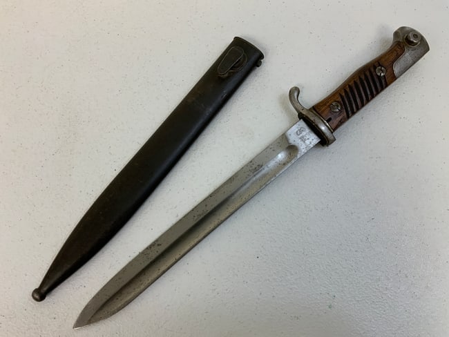 ANTIQUE IMPERIAL GERMAN BAYONET WKC I: ANTIQUE IMPERIAL GERMAN BAYONET WKC . VERY NICE CONDITION WKC MADE EARLY BAYONET . NICELY FITTED IN WWII PERIOD , 1944 DATED SCABBARD.