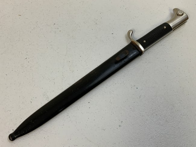 WWII GERMAN ARMY DRESS BAYONET EICKHORN ENGRAVED: WWII GERMAN ARMY DRESS BAYONET EICKHORN WITH ENGRAVED INITIALS OF THE OWNER - ES. VERY NICE CONDITION .