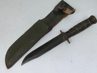USA WWII US CAMILLUS USMC FIGHTING KNIFE WITH LEATHER SHEETH