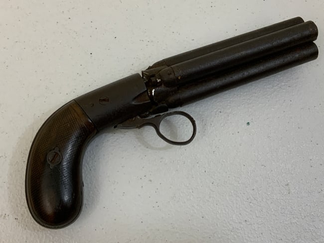 ANTIQUE PERCUSSION PEPPERBOX REVOLVER: ANTIQUE PERCUSSION PEPPERBOX REVOLVER.APEARS TO BE IN GOOD OVERALL CONDITION. WORKING CONDITION IS UNKNOWN AND SHOULD NOT BE ATTEMPTED TO FIRE FOR THE SAFETY REASON. IT IS ANTIQUE ONLY PISTOL. ABOUT 5