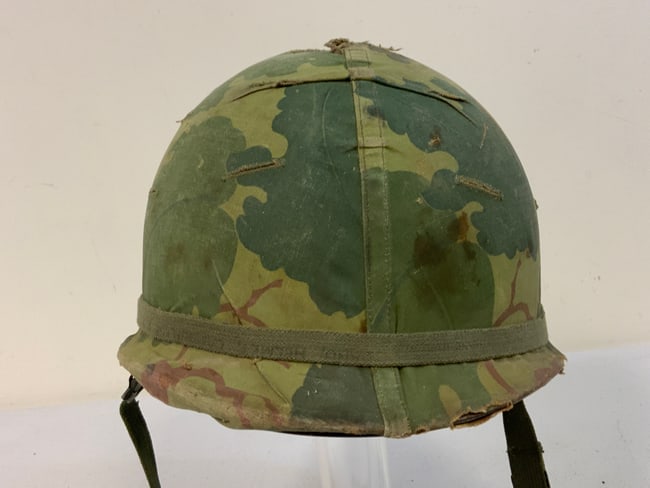 US M1 STEEL HELMET WITH LINER AND COVER: US M1 STEEL HELMET WITH LINER AND COVER. KOREAN OR VIETNAM WAR ERA .