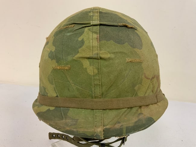 US M1 STEEL HELMET WITH PARATROOPER LINER AND COVER: US M1 STEEL HELMET WITH PARATROOPER LINER AND COVER. VIETNAM WAR ERA HELMET.