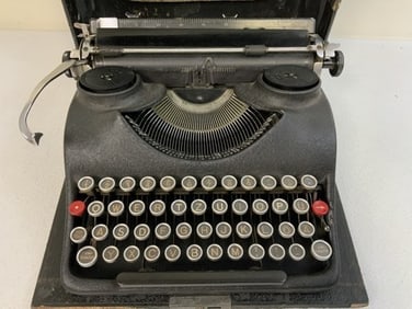 WWII GERMAN EMULSIONSWERK TYPEWRITER WITH SS RUNES KEY