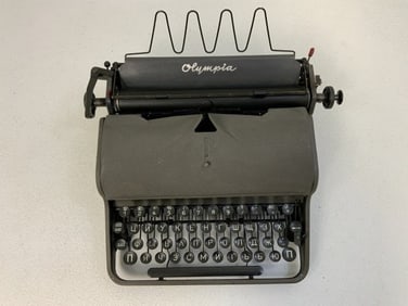 RARE OCCUPIED GERMANY MADE RUSSIAN MILITARY OLYMPIA TYPEWRITER CYRILLIC KEYS