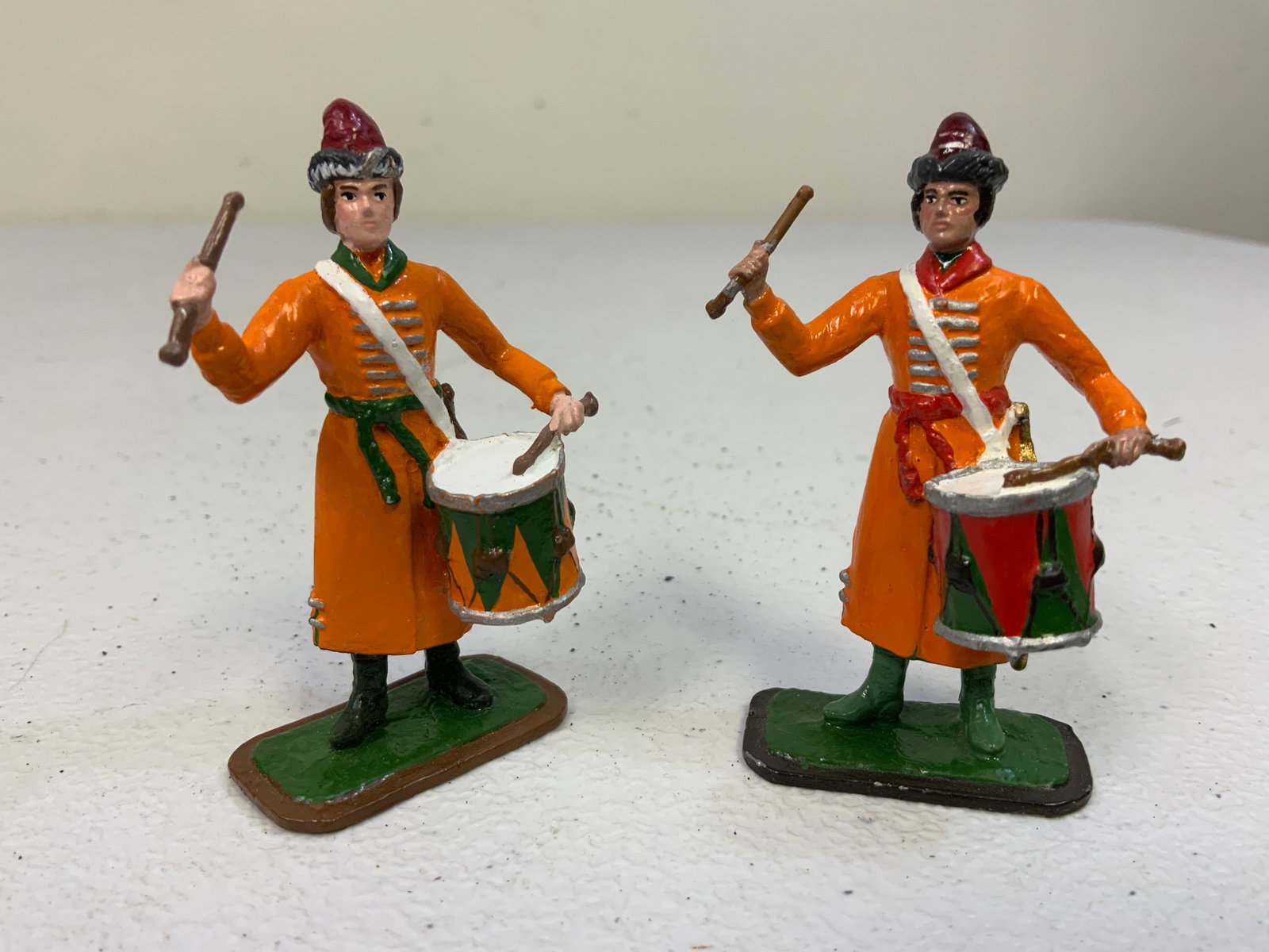 RUSSIA HANDPAINTED LEAD TOY SOLDIERS - RUSSIAN MEDIEVAL DRUMMERS: RUSSIA HANDPAINTED LEAD TOY SOLDIERS - RUSSIAN MEDIEVAL DRUMMERS . LOT OF 2 . 2 1/2" TALL .