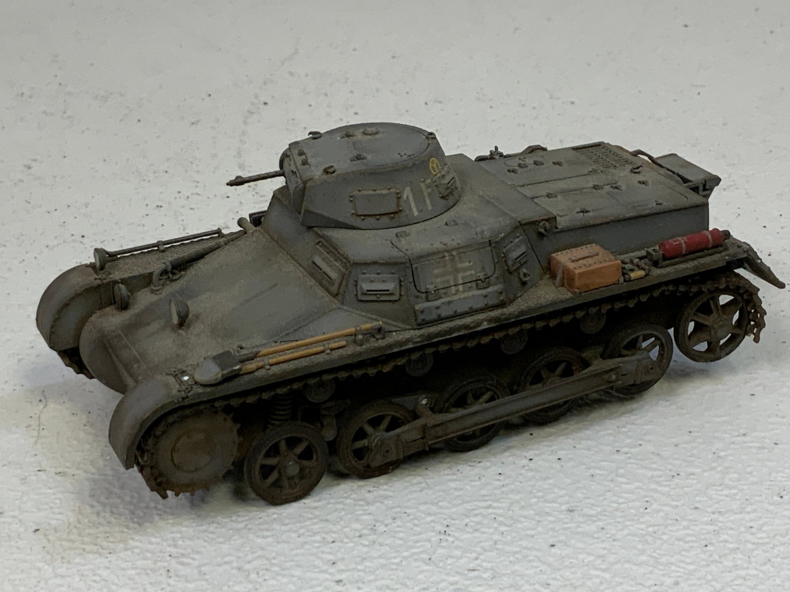 WWII GERMAN TANK MODEL CUSTOM DETAILED: WWII GERMAN TANK MODEL CUSTOM DETAILED . 5 " LONG. DAMAGES TO THE TRACKS.