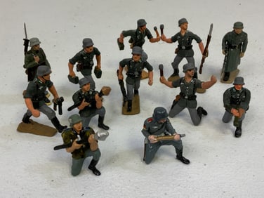 LOT OF PAINTED LEAD TOY SOLDIERS - WWII GERMAN