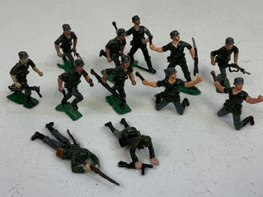 LOT OF PAINTED LEAD TOY SOLDIERS - WWII GERMAN