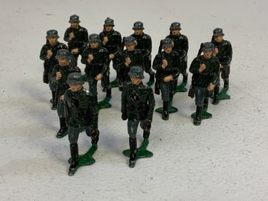 LOT OF PAINTED LEAD TOY SOLDIERS - WWII GERMAN