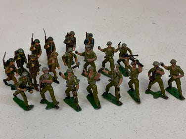 LOT OF PAINTED LEAD TOY SOLDIERS - BRITISH
