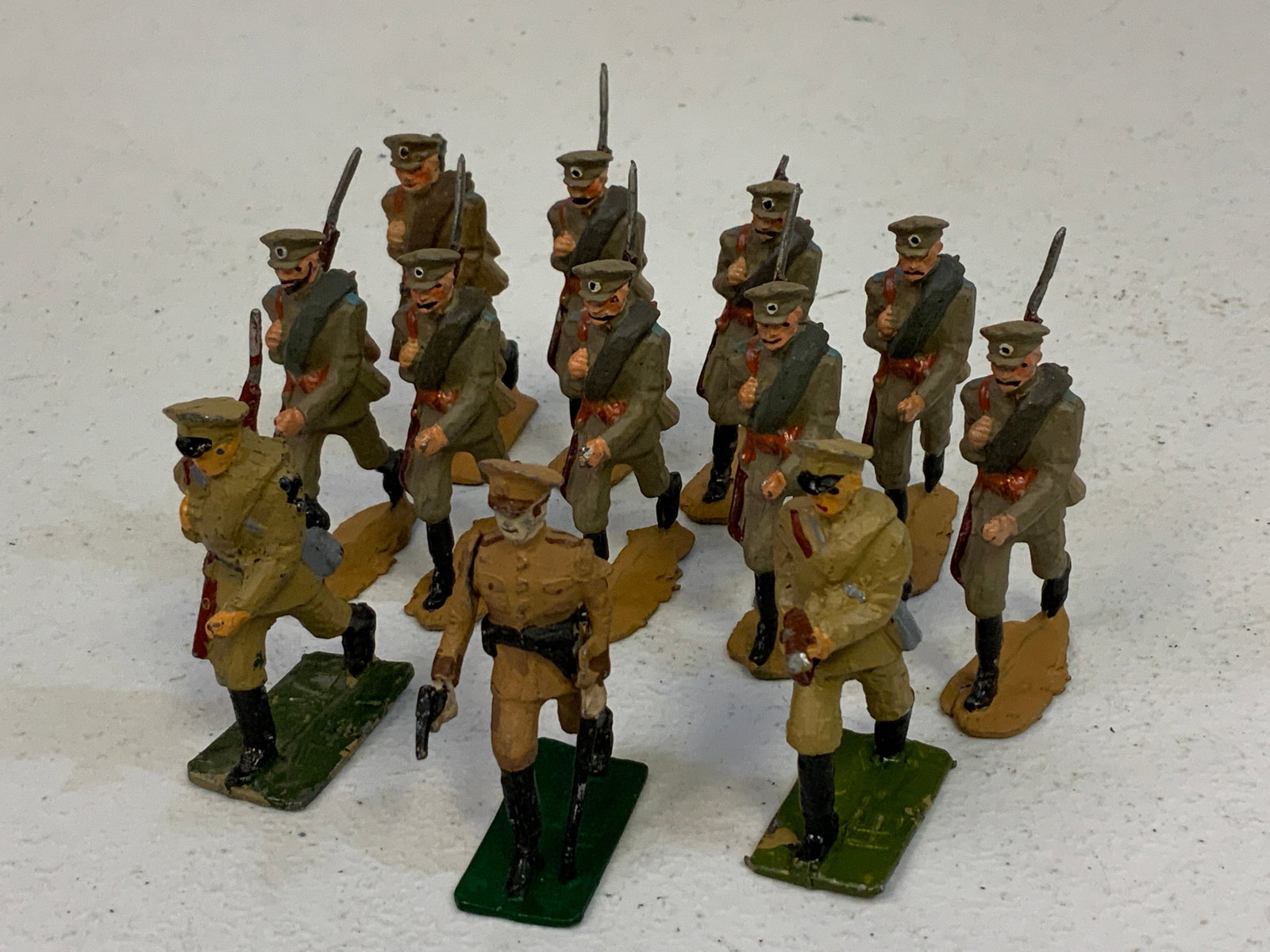 LOT OF PAINTED LEAD TOY SOLDIERS - WWI RUSSIAN: LOT OF PAINTED LEAD TOY SOLDIERS - WWI RUSSIAN . LOT OF 12 . 2" TALL.