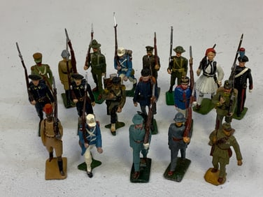 LOT OF PAINTED LEAD TOY SOLDIERS