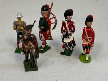 LOT OF PAINTED LEAD TOY SOLDIERS - SCOTTISH