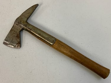 VINTAGE BRITISH ELMWELL 5122 MILITARY ISSUE FIREMANS AXE