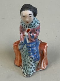 ANTIQUE CHINESE PORCELAIN FIGURINE