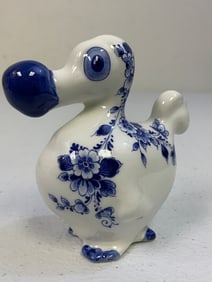 HOLLAND PORCELAIN HEINEN DELFTS BLAUW FIGURINE