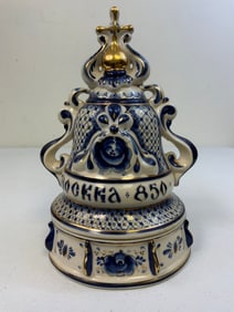 RUSSIAN HAND MADE GZHEL PORCELAIN DISH WITH A LID MOSCOW 850 YEARS ARTIST SIGNED