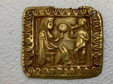 SCYTHIA GOLD GODDES TABITI DECORATING PLATE CA. 4TH CENT. B.C.
