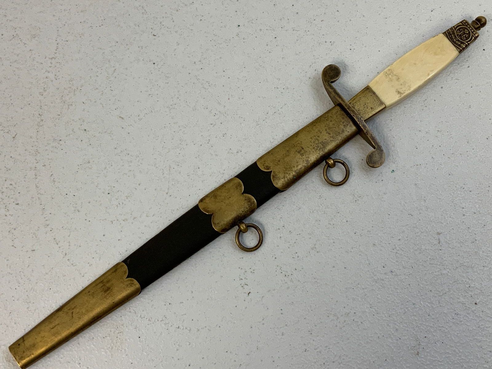 IMPERIAL RUSSIAN NAVY OFFICERS ZLATOUST DAGGER WITH ETCHED BLADE: IMPERIAL RUSSIAN NAVY OFFICERS DAGGER WITH ETCHED BLADE. NICHOLAS II CIPHER ON THE POMMEL. ZLATOUST FACTORY ETCHED BLADE WITH NICHOLAS II CIPHER.MATCHING NUMBERS STAMPED ON ALL SCABBARD FITTINGS.GREAT