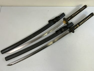 PAIR OF SAMURAI SWORDS WITH DECORATED FITTINGS