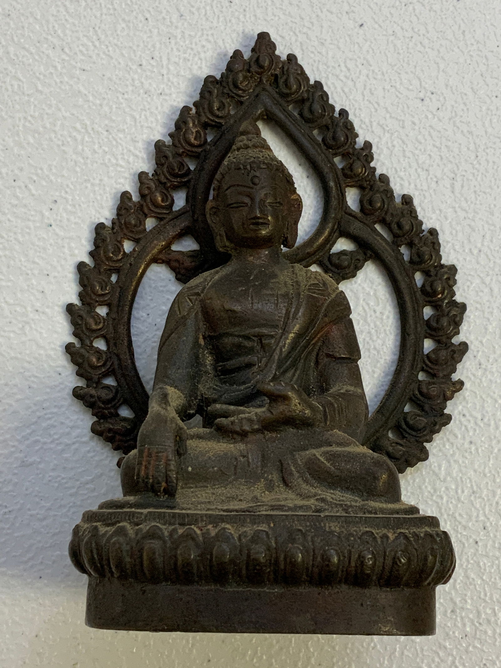 NEPAL ANTIQUE BRONZE MEDICINE BUDDHA STATUE: NEPAL ANTIQUE BRONZE MEDICINE BUDDHA STATUE.C 1850. 6" TALL SIZE. FROM DR. PAUL D LYNN COLLECTION .